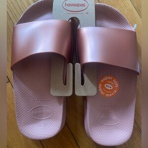Havaianas slides classic metalic.  Brand new with tags!